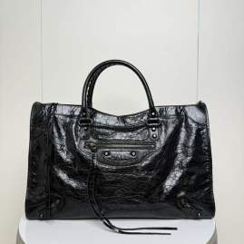 Picture of Balenciaga Handbags _SKUfw218200835fw